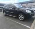 Черный Мерседес МЛ, объемом двигателя 3 л и пробегом 180 тыс. км за 7000 $, фото 1 на Automoto.ua