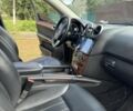 Черный Мерседес МЛ, объемом двигателя 3.5 л и пробегом 260 тыс. км за 12000 $, фото 7 на Automoto.ua