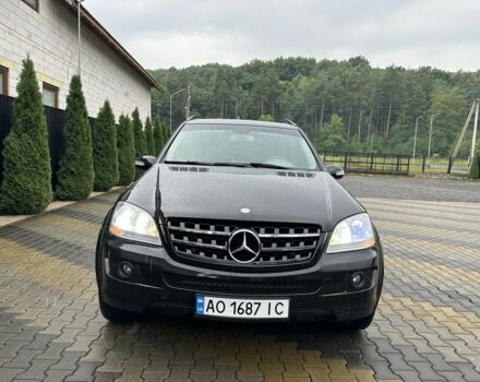 Чорний Мерседес МЛ, об'ємом двигуна 3.5 л та пробігом 300 тис. км за 9500 $, фото 1 на Automoto.ua