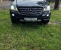 Чорний Мерседес МЛ, об'ємом двигуна 3 л та пробігом 478 тис. км за 10500 $, фото 1 на Automoto.ua