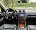 Черный Мерседес МЛ, объемом двигателя 3 л и пробегом 290 тыс. км за 6500 $, фото 3 на Automoto.ua
