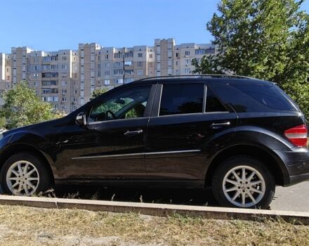 Чорний Мерседес МЛ, об'ємом двигуна 3 л та пробігом 290 тис. км за 6500 $, фото 20 на Automoto.ua