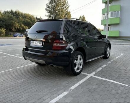 Черный Мерседес МЛ, объемом двигателя 3.5 л и пробегом 287 тыс. км за 11990 $, фото 7 на Automoto.ua