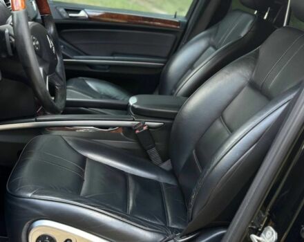 Чорний Мерседес МЛ, об'ємом двигуна 5.5 л та пробігом 255 тис. км за 12000 $, фото 19 на Automoto.ua