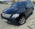 Черный Мерседес МЛ, объемом двигателя 3 л и пробегом 290 тыс. км за 12500 $, фото 1 на Automoto.ua