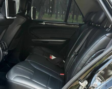 Чорний Мерседес МЛ, об'ємом двигуна 5.5 л та пробігом 255 тис. км за 12000 $, фото 10 на Automoto.ua