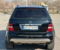 Черный Мерседес МЛ, объемом двигателя 3.5 л и пробегом 223 тыс. км за 9999 $, фото 3 на Automoto.ua