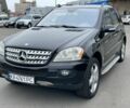 Черный Мерседес МЛ, объемом двигателя 3.5 л и пробегом 385 тыс. км за 9800 $, фото 1 на Automoto.ua