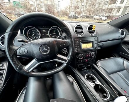Черный Мерседес МЛ, объемом двигателя 3 л и пробегом 330 тыс. км за 17000 $, фото 2 на Automoto.ua