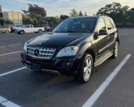 Черный Мерседес МЛ, объемом двигателя 3.5 л и пробегом 106 тыс. км за 12950 $, фото 1 на Automoto.ua