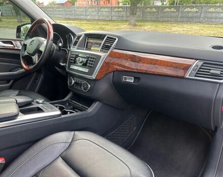 Черный Мерседес МЛ, объемом двигателя 3 л и пробегом 299 тыс. км за 18700 $, фото 23 на Automoto.ua
