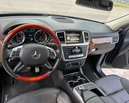 Черный Мерседес МЛ, объемом двигателя 3 л и пробегом 299 тыс. км за 18700 $, фото 16 на Automoto.ua