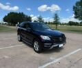 Чорний Мерседес МЛ, об'ємом двигуна 3.5 л та пробігом 132 тис. км за 10000 $, фото 1 на Automoto.ua