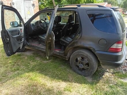 Мерседес МЛ 2001 у Чернігові на Automoto.ua Чорний Мерседес МЛ, об'ємом двигуна 2.7 л та пробігом 390 тис. км за 3833 $, фото 1 на Automoto.ua