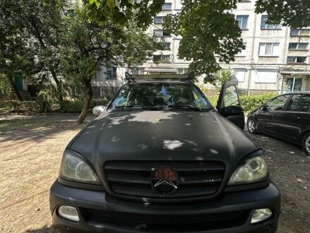Мерседес МЛ 2003 в Краматорске на Automoto.ua Черный Мерседес МЛ, объемом двигателя 4 л и пробегом 260 тыс. км за 2800 $, фото 1 на Automoto.ua