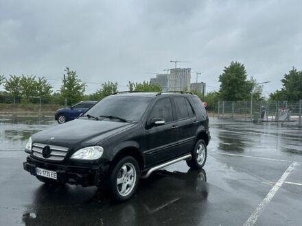 Мерседес МЛ 2003 в Киеве на Automoto.ua Черный Мерседес МЛ, объемом двигателя 4 л и пробегом 250 тыс. км за 4999 $, фото 1 на Automoto.ua