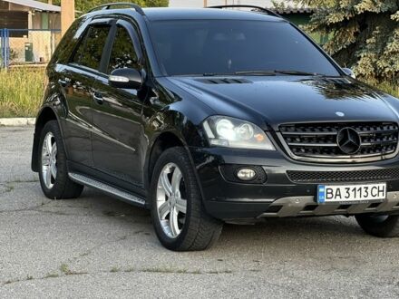 Мерседес МЛ 2006 у Кропивницькому (Кіровограді) на Automoto.ua Чорний Мерседес МЛ, об'ємом двигуна 3 л та пробігом 291 тис. км за 10200 $, фото 1 на Automoto.ua