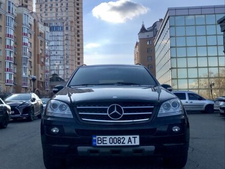 Мерседес МЛ 2006 у Первомайськ на Automoto.ua Чорний Мерседес МЛ, об'ємом двигуна 3.5 л та пробігом 220 тис. км за 8500 $, фото 1 на Automoto.ua