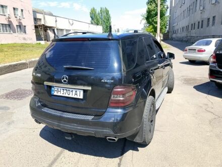 Мерседес МЛ 2006 у Одесі на Automoto.ua Чорний Мерседес МЛ, об'ємом двигуна 3.5 л та пробігом 260 тис. км за 9500 $, фото 1 на Automoto.ua