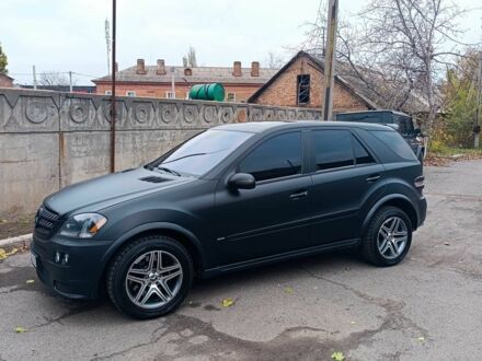 Мерседес МЛ 2006 в Кривом Роге на Automoto.ua Черный Мерседес МЛ, объемом двигателя 5 л и пробегом 230 тыс. км за 10900 $, фото 1 на Automoto.ua