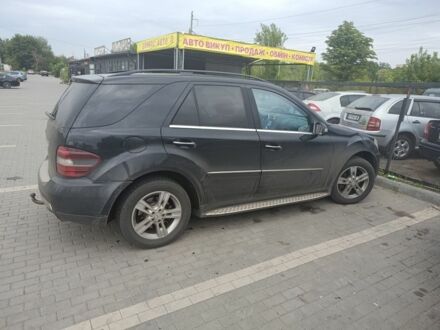 Мерседес МЛ 2007 в Краматорске на Automoto.ua Черный Мерседес МЛ, объемом двигателя 3 л и пробегом 33 тыс. км за 5682 $, фото 1 на Automoto.ua