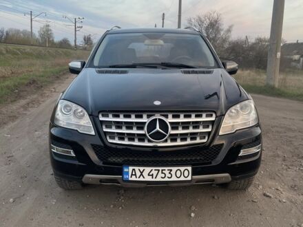 Мерседес МЛ 2008 в Изюме на Automoto.ua Черный Мерседес МЛ, объемом двигателя 3.5 л и пробегом 280 тыс. км за 9600 $, фото 1 на Automoto.ua