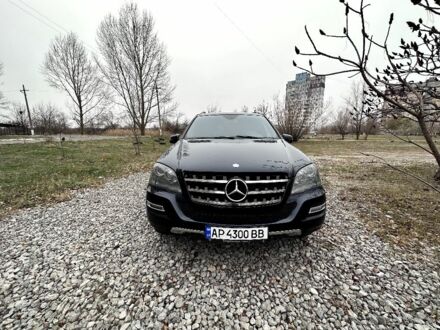 Мерседес МЛ 2010 в Кривом Роге на Automoto.ua Черный Мерседес МЛ, объемом двигателя 3 л и пробегом 330 тыс. км за 17000 $, фото 1 на Automoto.ua
