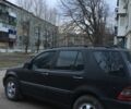 Чорний Мерседес ML серия, об'ємом двигуна 4 л та пробігом 400 тис. км за 7000 $, фото 4 на Automoto.ua