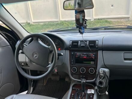 Мерседес ML серия 2003 в Ильинцах на Automoto.ua Черный Мерседес ML серия, объемом двигателя 2.7 л и пробегом 400 тыс. км за 5500 $, фото 1 на Automoto.ua