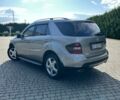 Серый Мерседес МЛ, объемом двигателя 3.5 л и пробегом 370 тыс. км за 13200 $, фото 3 на Automoto.ua