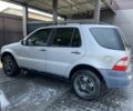 Серый Мерседес МЛ, объемом двигателя 4.3 л и пробегом 246 тыс. км за 4300 $, фото 1 на Automoto.ua