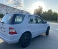 Серый Мерседес МЛ, объемом двигателя 2.7 л и пробегом 264 тыс. км за 3700 $, фото 2 на Automoto.ua