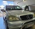 Серый Мерседес МЛ, объемом двигателя 4.3 л и пробегом 390 тыс. км за 5000 $, фото 1 на Automoto.ua
