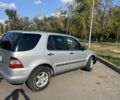 Сірий Мерседес МЛ, об'ємом двигуна 3.2 л та пробігом 250 тис. км за 5500 $, фото 3 на Automoto.ua