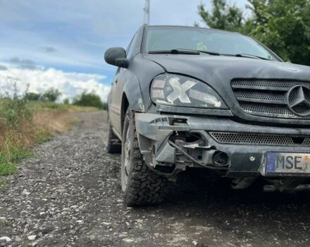Серый Мерседес МЛ, объемом двигателя 2.7 л и пробегом 280 тыс. км за 2404 $, фото 1 на Automoto.ua