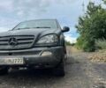 Серый Мерседес МЛ, объемом двигателя 2.7 л и пробегом 280 тыс. км за 2404 $, фото 1 на Automoto.ua