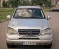 Серый Мерседес МЛ, объемом двигателя 2.7 л и пробегом 257 тыс. км за 2280 $, фото 2 на Automoto.ua