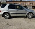 Серый Мерседес МЛ, объемом двигателя 2.7 л и пробегом 267 тыс. км за 3300 $, фото 4 на Automoto.ua