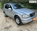 Серый Мерседес МЛ, объемом двигателя 2.7 л и пробегом 336 тыс. км за 7800 $, фото 1 на Automoto.ua