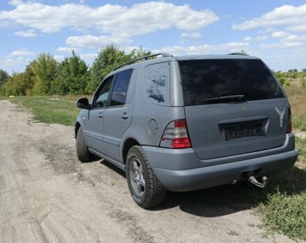 Сірий Мерседес МЛ, об'ємом двигуна 0 л та пробігом 550 тис. км за 4500 $, фото 4 на Automoto.ua