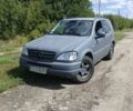 Сірий Мерседес МЛ, об'ємом двигуна 0 л та пробігом 550 тис. км за 4500 $, фото 1 на Automoto.ua