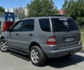 Серый Мерседес МЛ, объемом двигателя 2.7 л и пробегом 267 тыс. км за 5800 $, фото 2 на Automoto.ua