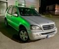 Сірий Мерседес МЛ, об'ємом двигуна 3 л та пробігом 310 тис. км за 5000 $, фото 2 на Automoto.ua