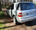 Серый Мерседес МЛ, объемом двигателя 2.7 л и пробегом 430 тыс. км за 4200 $, фото 1 на Automoto.ua