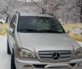 Сірий Мерседес МЛ, об'ємом двигуна 2.7 л та пробігом 330 тис. км за 6800 $, фото 1 на Automoto.ua