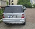 Серый Мерседес МЛ, объемом двигателя 2.7 л и пробегом 452 тыс. км за 6000 $, фото 4 на Automoto.ua
