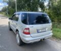 Серый Мерседес МЛ, объемом двигателя 3 л и пробегом 300 тыс. км за 4500 $, фото 4 на Automoto.ua