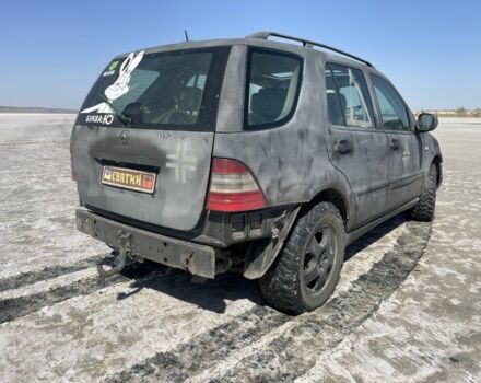 Сірий Мерседес МЛ, об'ємом двигуна 2.7 л та пробігом 420 тис. км за 3000 $, фото 1 на Automoto.ua