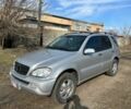 Серый Мерседес МЛ, объемом двигателя 2.7 л и пробегом 100 тыс. км за 3250 $, фото 2 на Automoto.ua