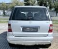 Сірий Мерседес МЛ, об'ємом двигуна 4 л та пробігом 323 тис. км за 5500 $, фото 5 на Automoto.ua